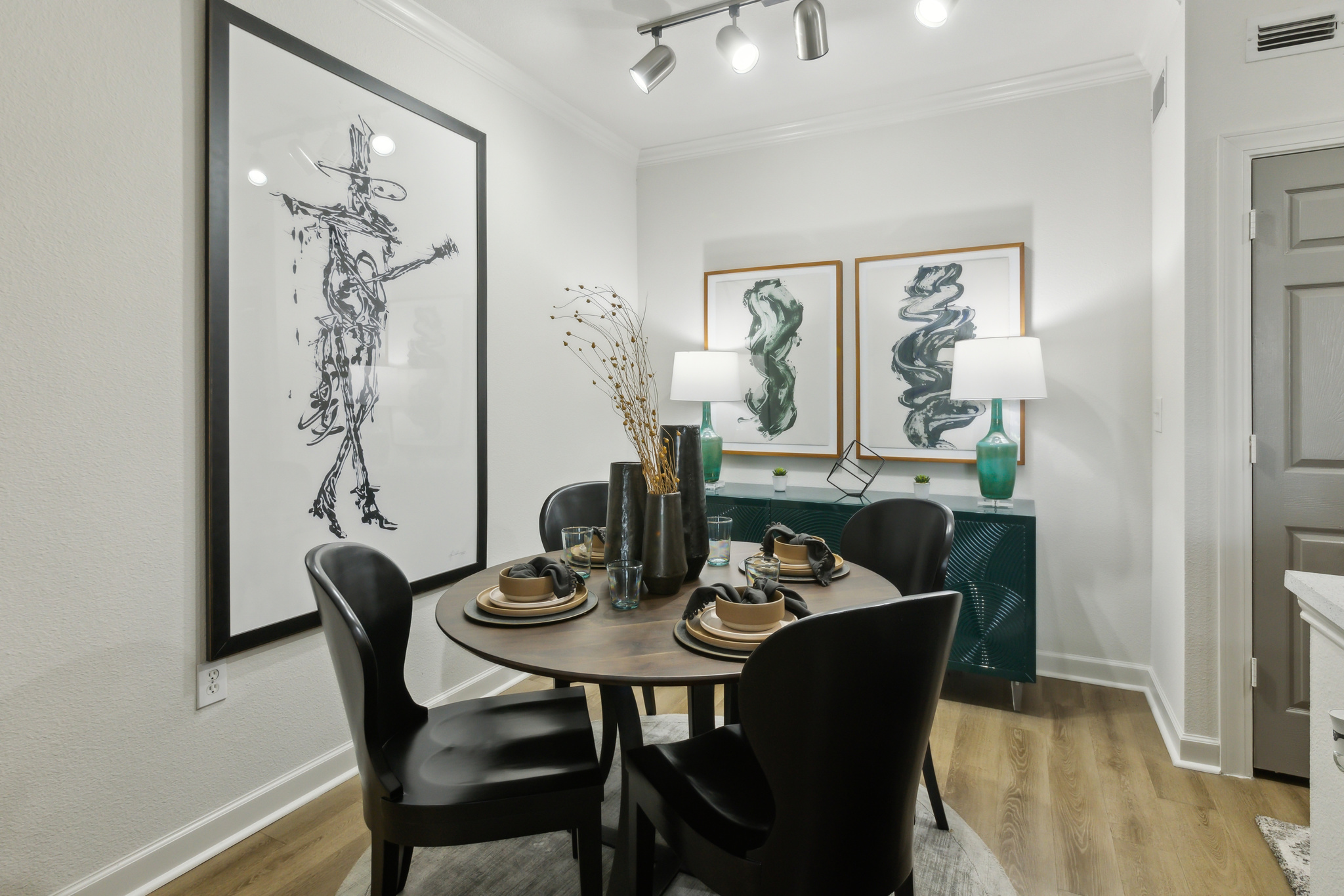 dining room at The  Boulevard at Deer Park